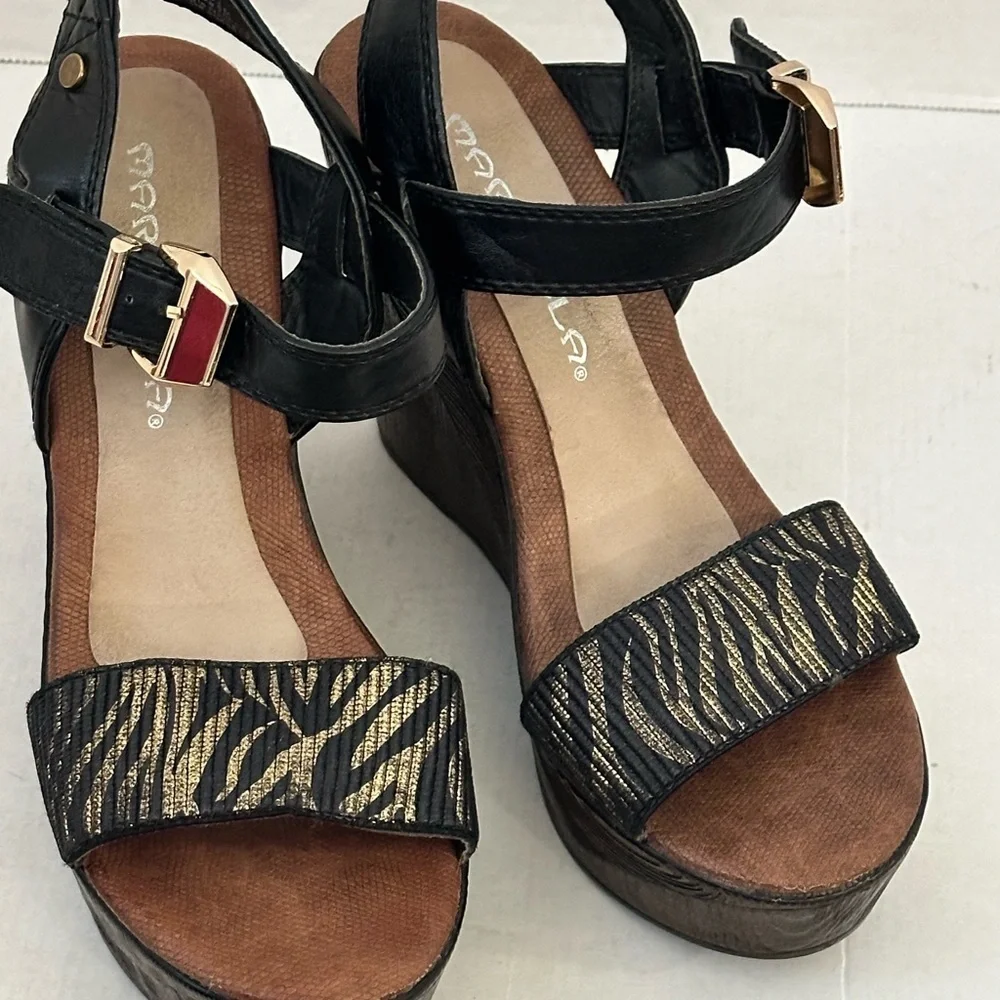 Marbella Black and Gold Lynx Wedge Sandals 7.5 EUC